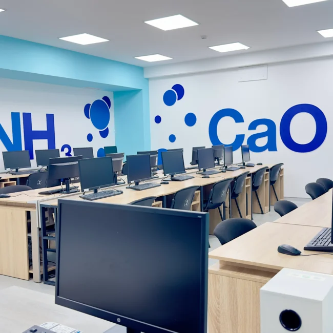 Ta'lim akademiyasining so'ngi avlod kompyiterlarida bepul ta'lim oling.