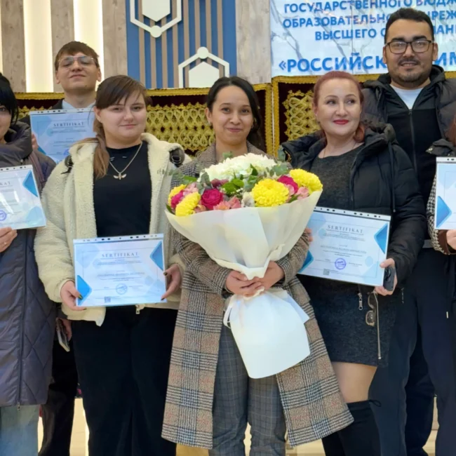 Portret rejimda tushilgan foto.