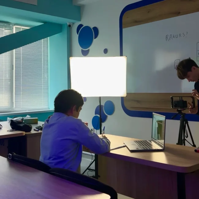 Video tahrirlovchimiz videoga olish yo'nalishini tushuntirmoqda.