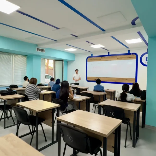 Sinf xanasini burchakdan olingan tasviri.